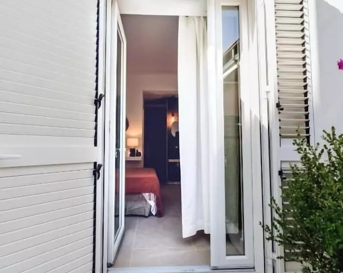 تختخواب و صبحانه Break For Two