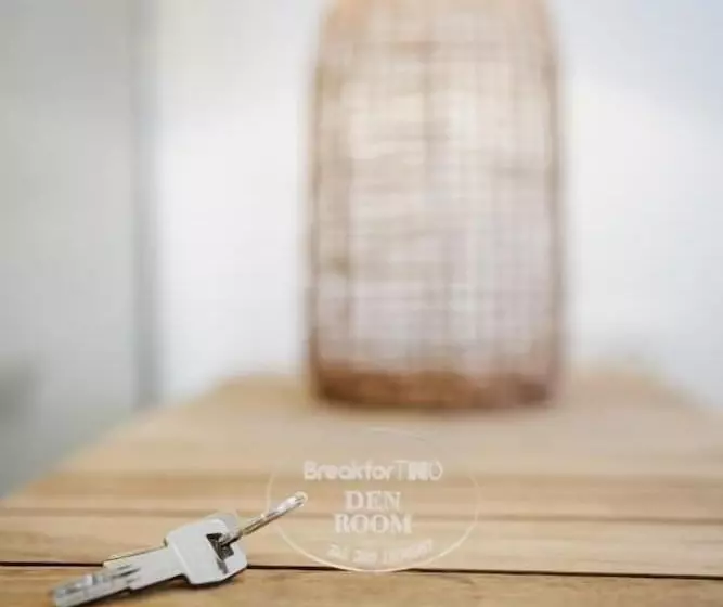 تختخواب و صبحانه Break For Two