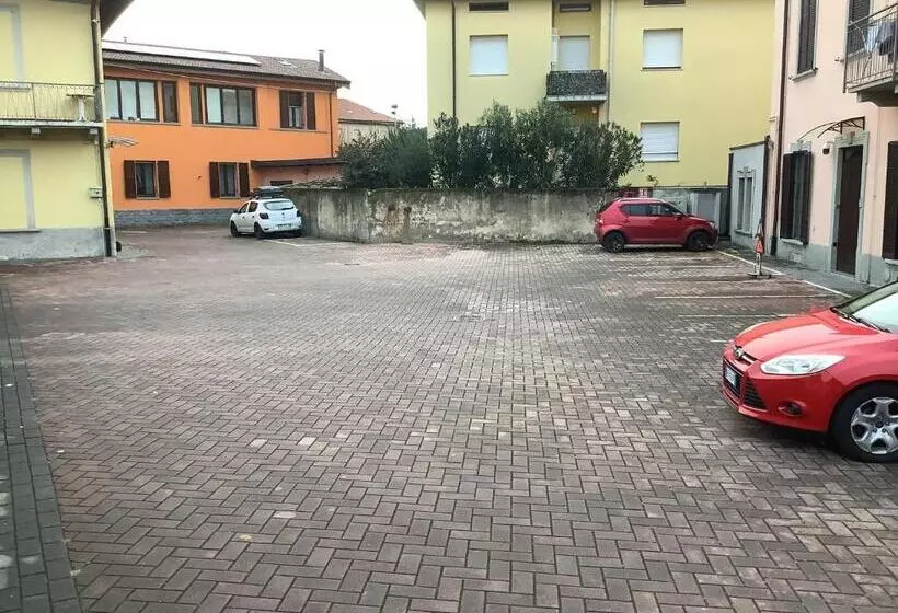 تختخواب و صبحانه Foresteria Gavazzeni