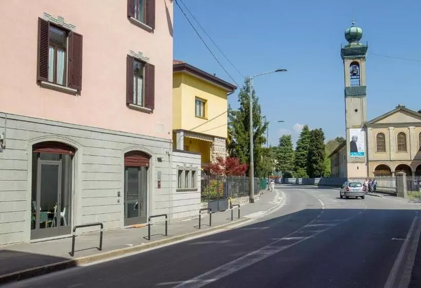 تختخواب و صبحانه Foresteria Gavazzeni