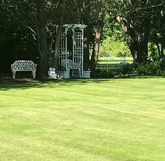 Martha's Vineyard B & B