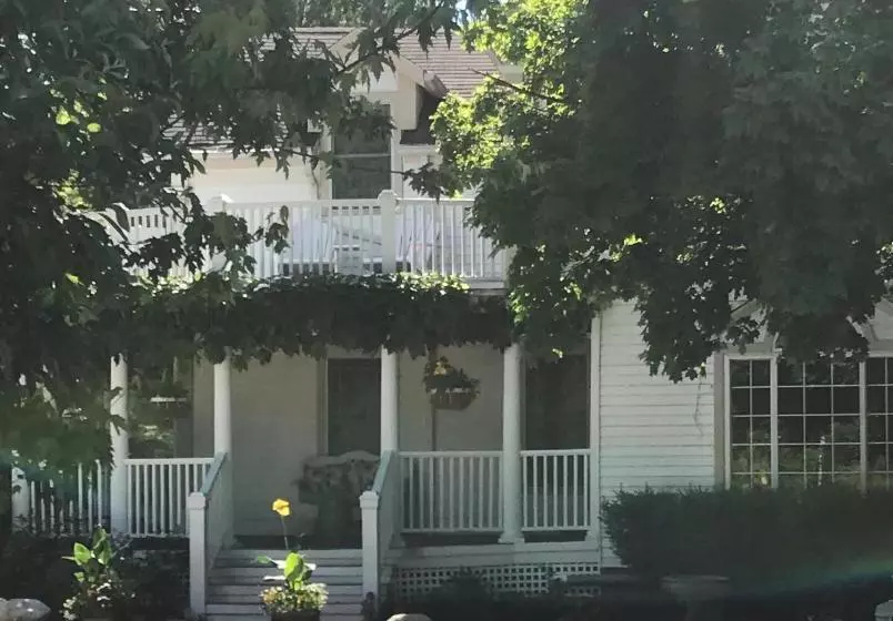 Martha's Vineyard B & B
