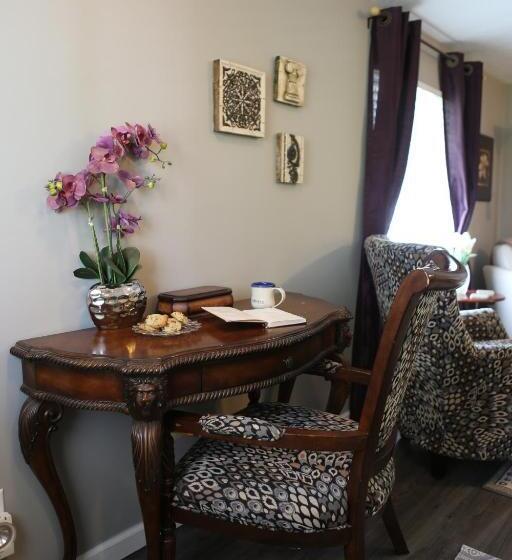 Martha's Vineyard B & B