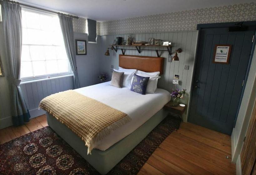 הוסטל The Pilot Boat