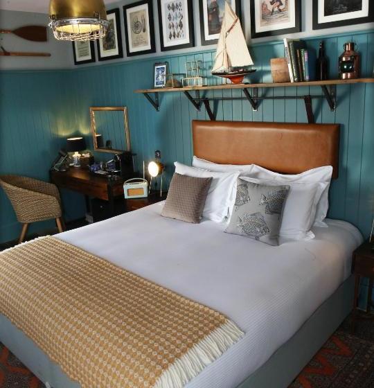 הוסטל The Pilot Boat