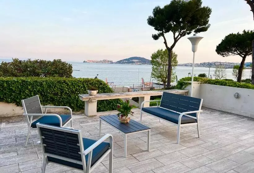 تختخواب و صبحانه Villa Magnolia