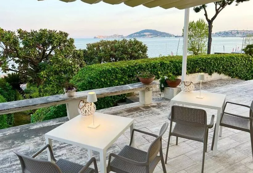 تختخواب و صبحانه Villa Magnolia