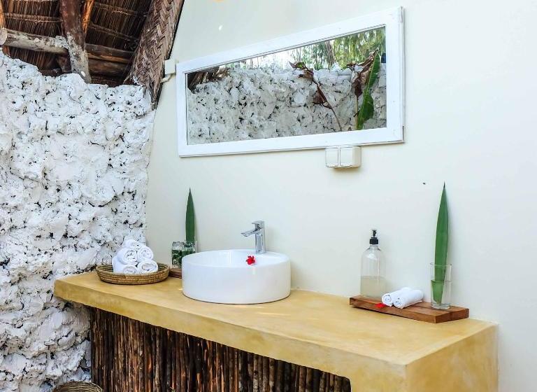 Отель B4 Beach Club