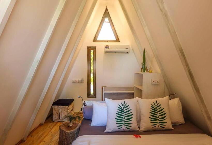 Отель B4 Beach Club