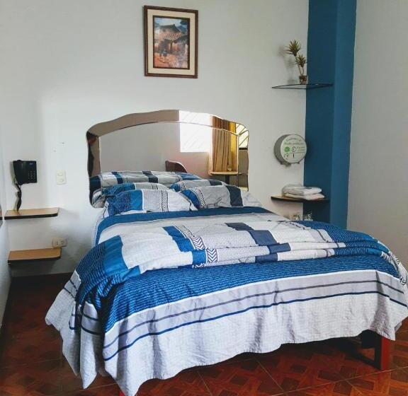 فندق Hospedaje Las Tres Regiones