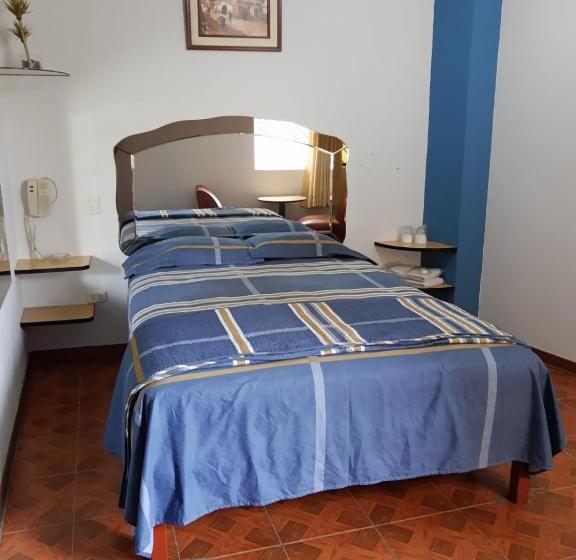 فندق Hospedaje Las Tres Regiones