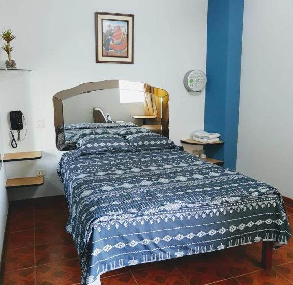 فندق Hospedaje Las Tres Regiones