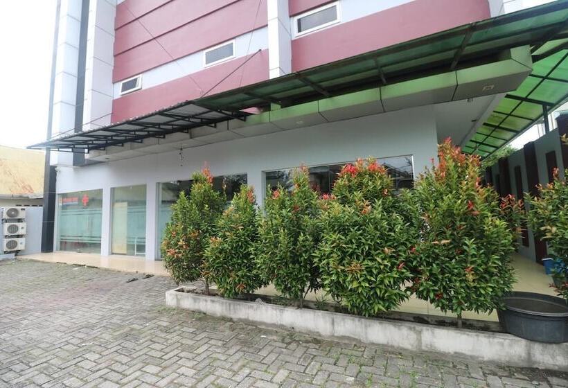 פנסיון Reddoorz @ Jalan Krakatau Medan