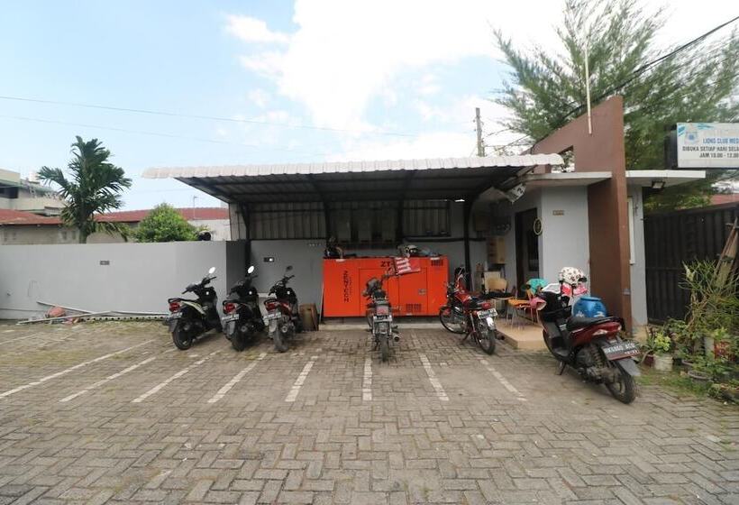 פנסיון Reddoorz @ Jalan Krakatau Medan