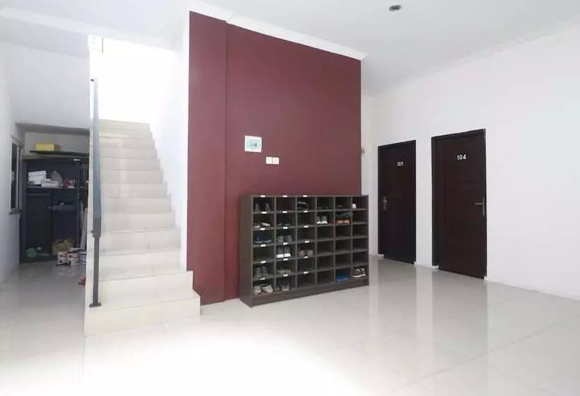 ペンション Reddoorz @ Jalan Krakatau Medan