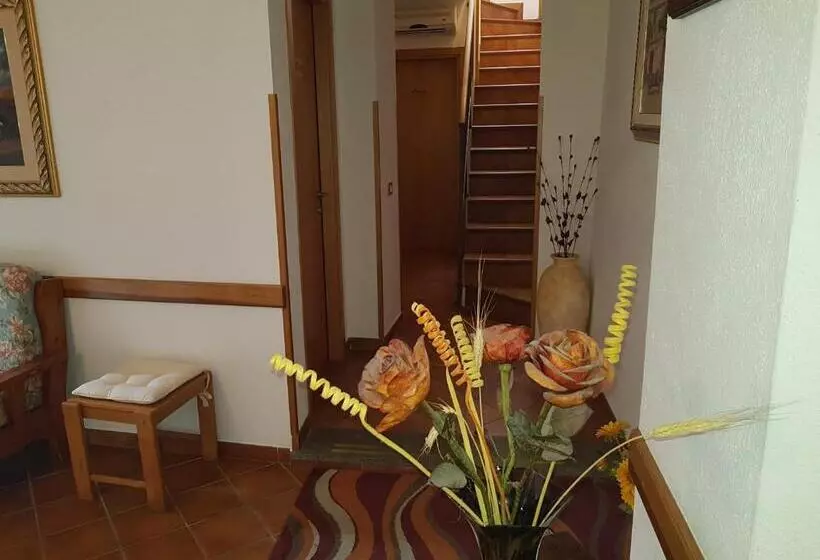 Retkeilymaja Locanda Aria Del Re