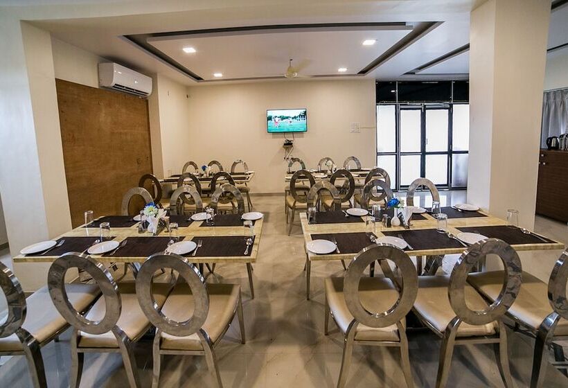 منتجع Rnb Select Saanvi