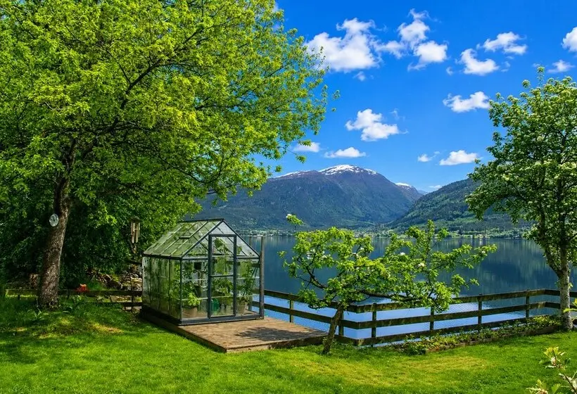 Aamiaismajoitus (B&B) Casa Hauge Bnb