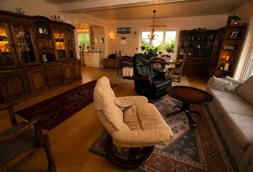 Aamiaismajoitus (B&B) Casa Hauge Bnb