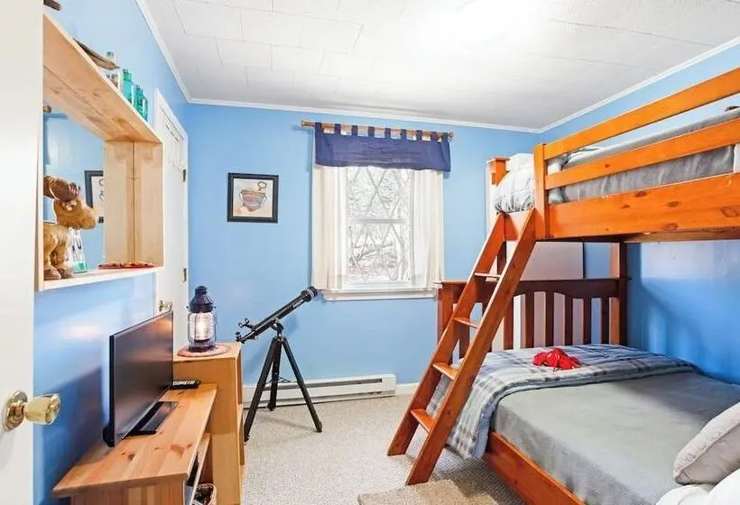Dog Friendly Home In Great Locale Close To The Ocean With Yard, Streaming, W/d