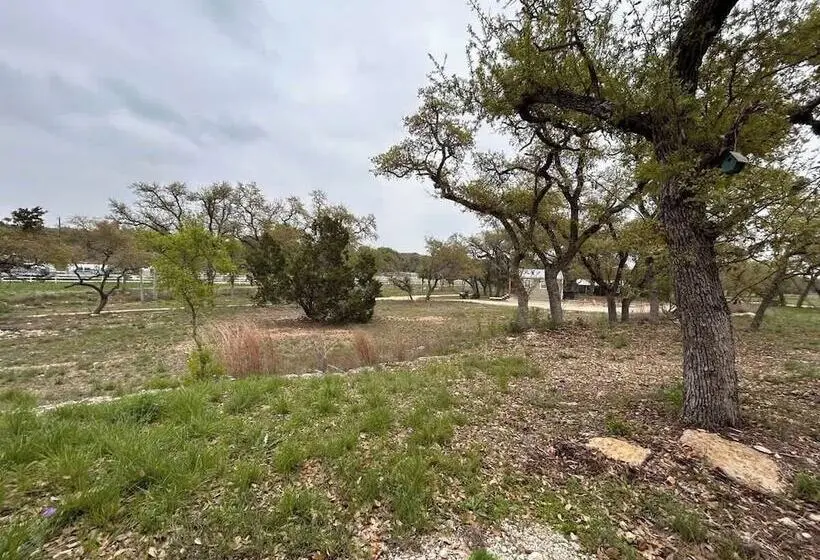 Hill Country Cabin 3