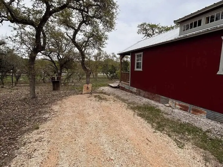 Hill Country Cabin 3