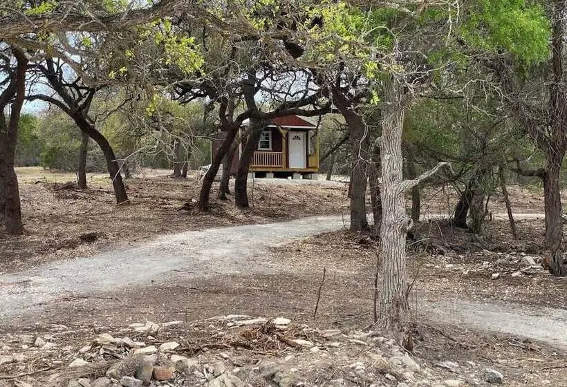 Hill Country Cabin 3