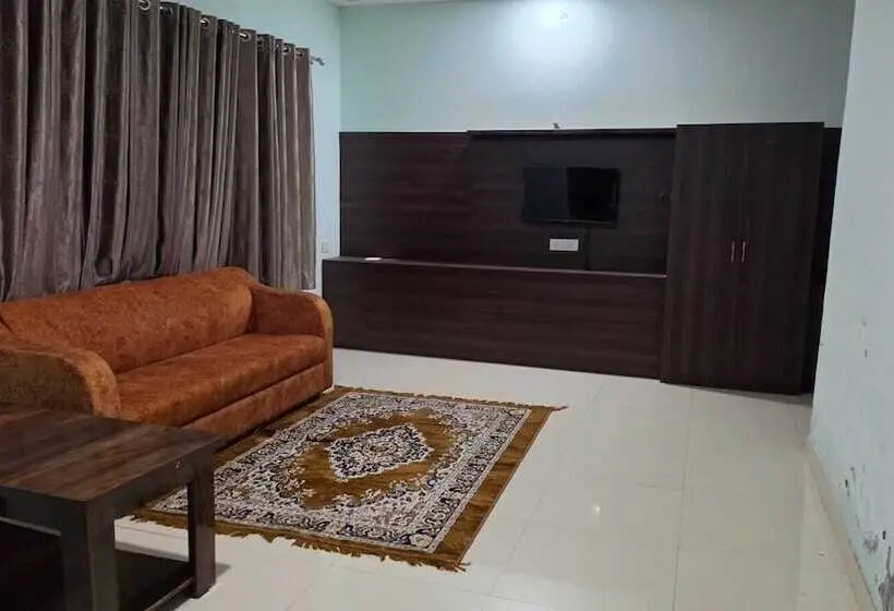 ホテル Jhilmil Jungle Resort