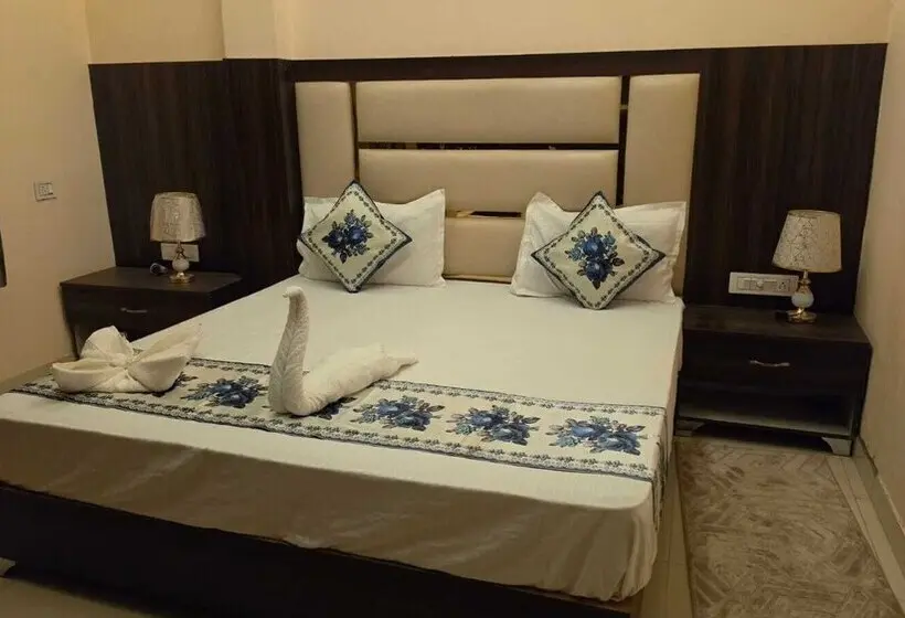 ホテル Jhilmil Jungle Resort
