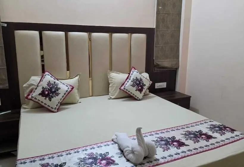 ホテル Jhilmil Jungle Resort