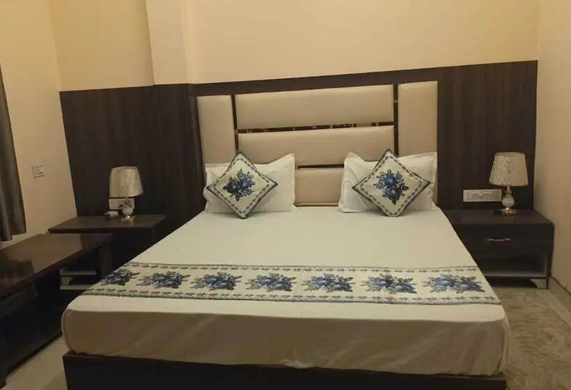 ホテル Jhilmil Jungle Resort