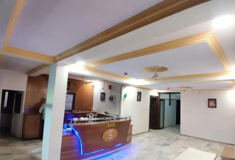 هتل Sarovar Inn