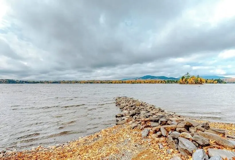 Lakefront, Cabin Inspired Home With Firepit, Grill, & Screened Porch, Wifi