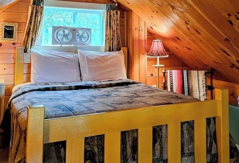 Lakefront, Cabin Inspired Home With Firepit, Grill, & Screened Porch, Wifi