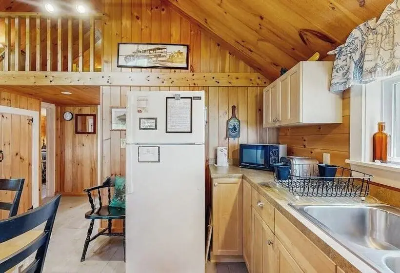 Lakefront, Cabin Inspired Home With Firepit, Grill, & Screened Porch, Wifi