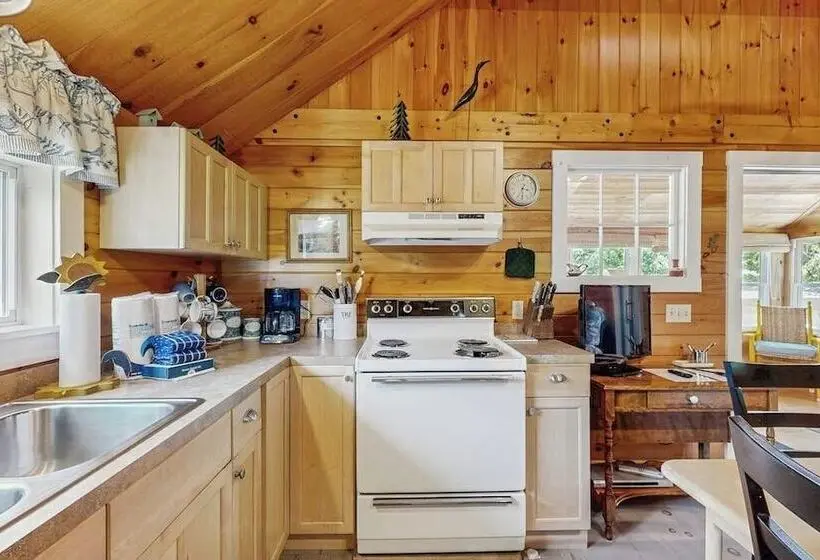 Lakefront, Cabin Inspired Home With Firepit, Grill, & Screened Porch, Wifi