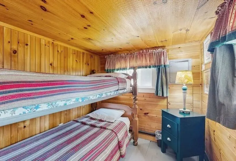 Lakefront, Cabin Inspired Home With Firepit, Grill, & Screened Porch, Wifi