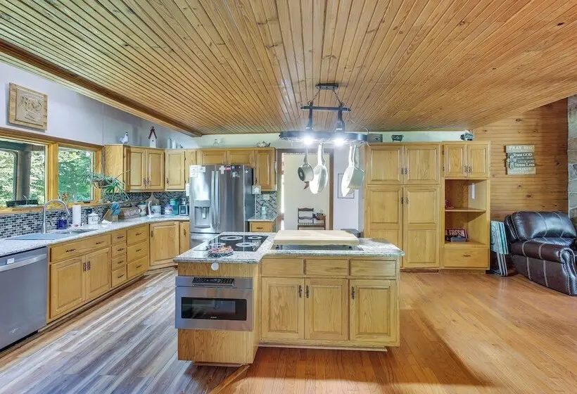 Peaceful Cabin Between Nashville & Bowling Green!