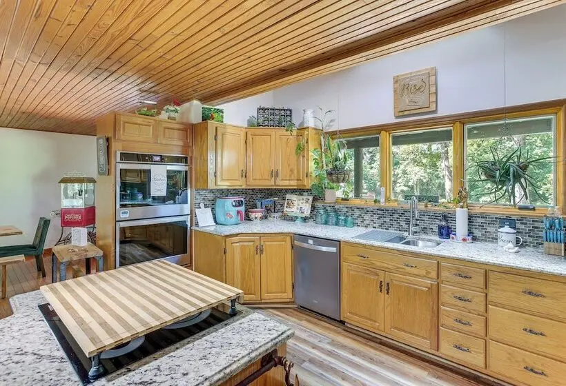 Peaceful Cabin Between Nashville & Bowling Green!