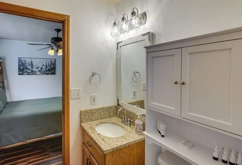 Peaceful Cabin Between Nashville & Bowling Green!