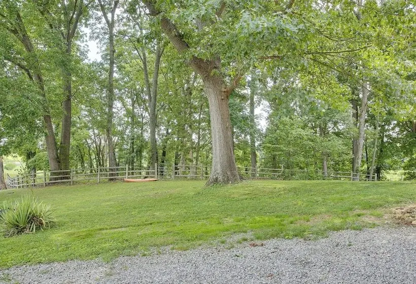 Peaceful Cabin Between Nashville & Bowling Green!