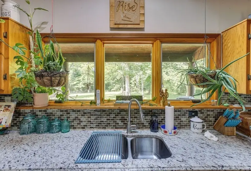 Peaceful Cabin Between Nashville & Bowling Green!