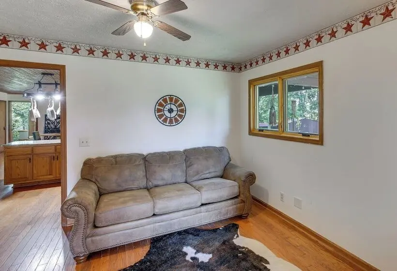 Peaceful Cabin Between Nashville & Bowling Green!