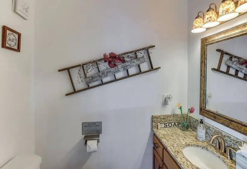 Peaceful Cabin Between Nashville & Bowling Green!