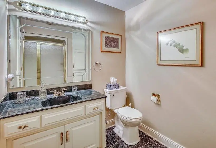Private Shoreline & Green Bay Views! Family Home