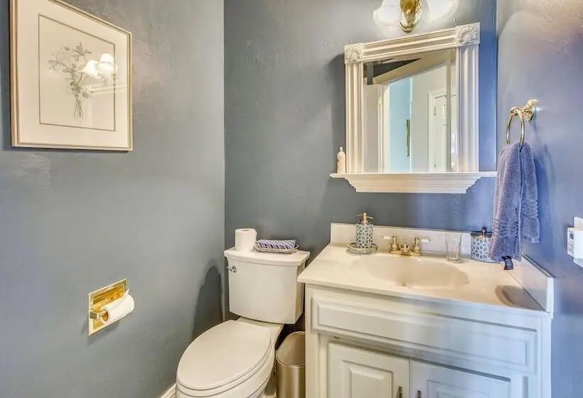 Private Shoreline & Green Bay Views! Family Home