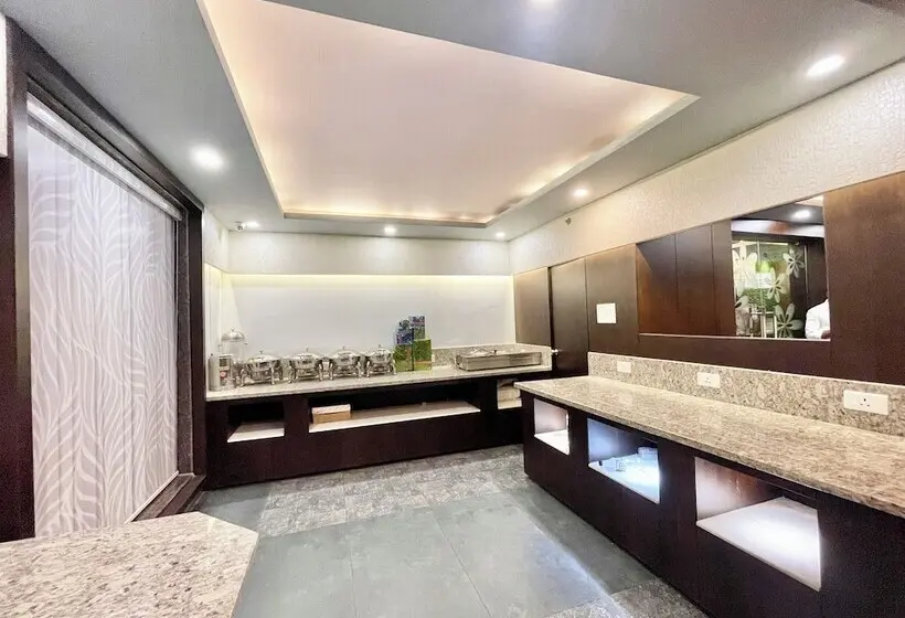 Sea View Roof Top Hotel Kuber Puri