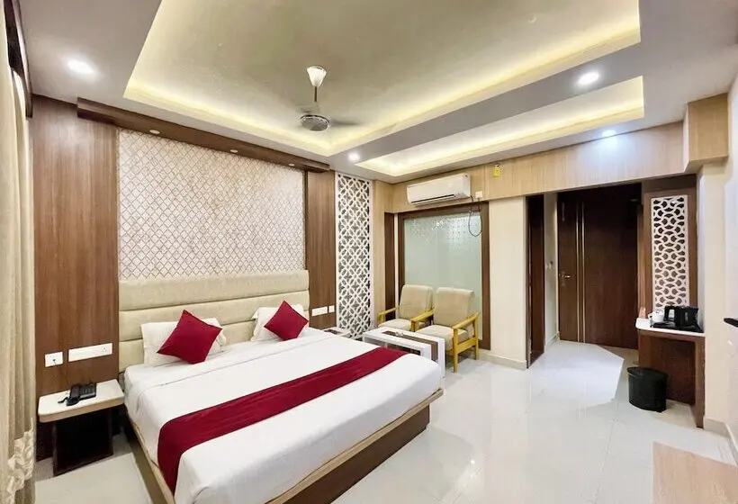 Sea View Roof Top Hotel Kuber Puri
