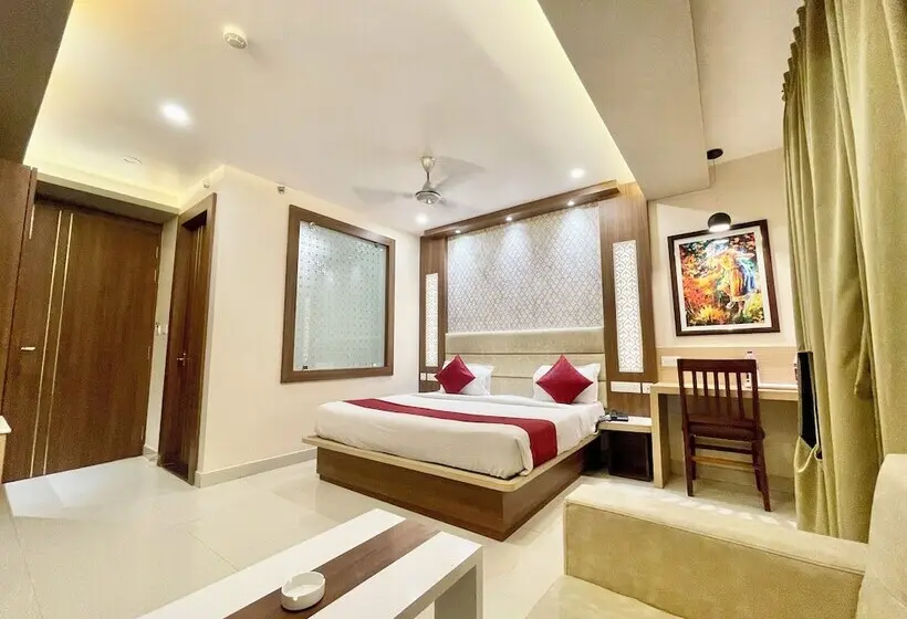 Sea View Roof Top Hotel Kuber Puri