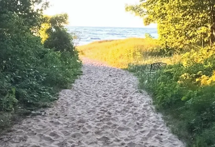 Steps To Beach & Lake Michigan! Family Retreat